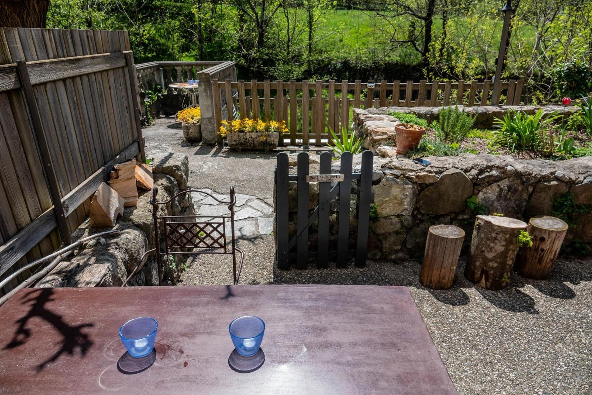 Rives De Bourges Apartamento Burzet Exterior foto